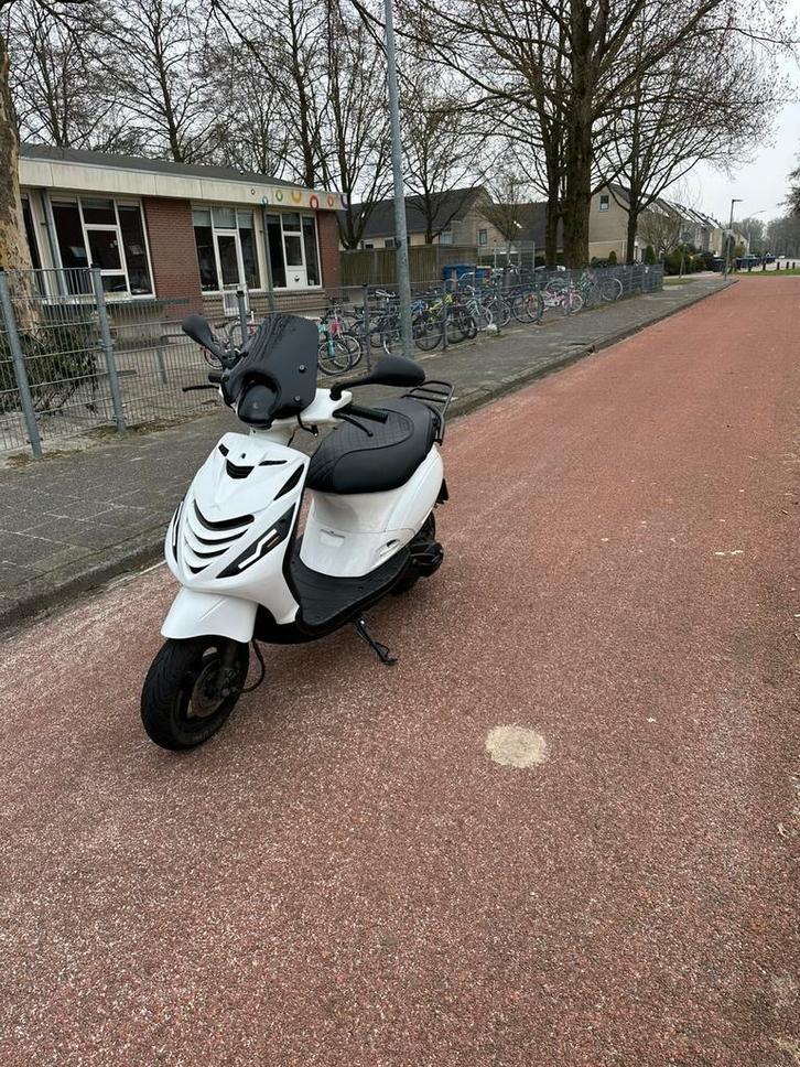Piagio zip 125 cc, Fietsen en Brommers, Scooters | Piaggio, Zo goed als nieuw, Zip, Tweetakt, Ophalen