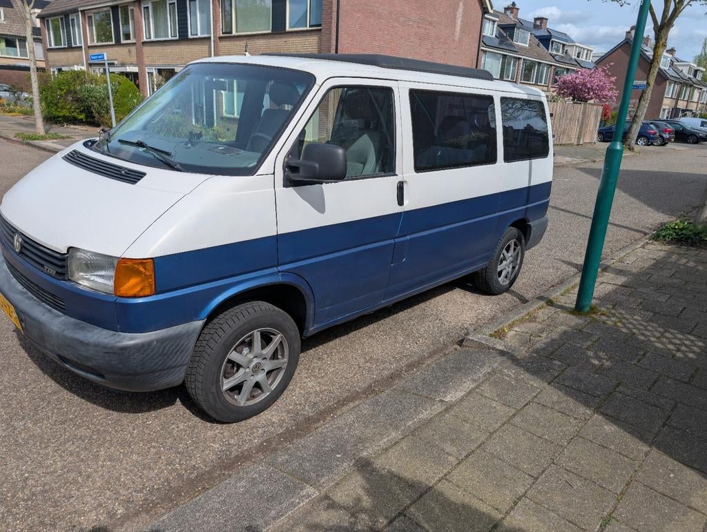 Volkswagen Transporter 2.5 Kombi TDI 75KW 2002 Blauw, Auto's, 8 stoelen, Overige carrosserieën, Blauw, Particulier