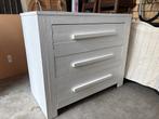 Witte stoere commode gebruikte eventueel met ledikantje, Ophalen, Gebruikt, 50 tot 70 cm, 75 tot 100 cm