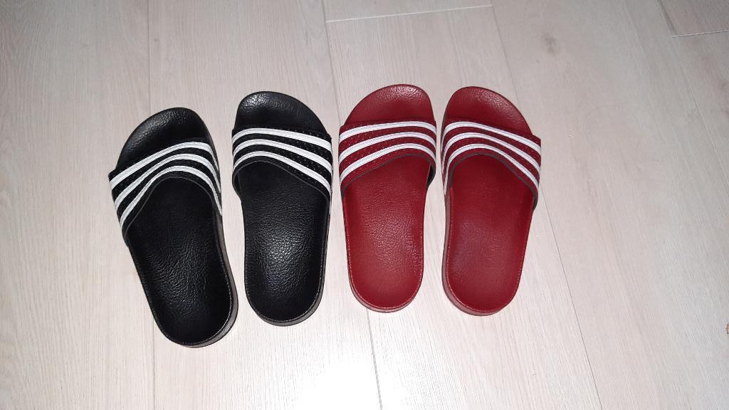 2 paar adidas slippers maat 37, Adidas, Zwart, Zo goed als nieuw, Ophalen