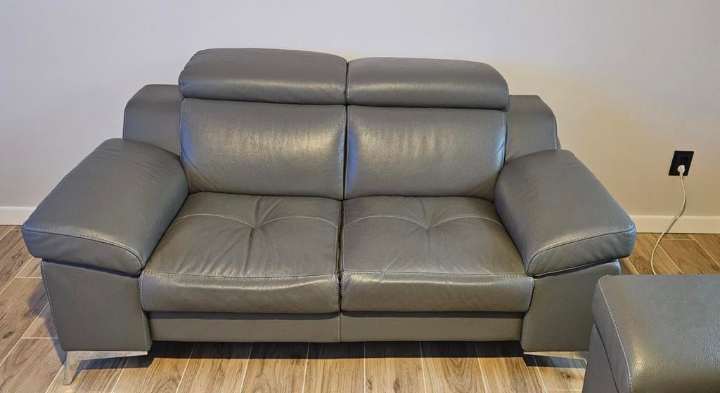 Grijze tweezitsbank van Italiaans leer, Huis en Inrichting, Banken | Bankstellen, Ophalen of Verzenden