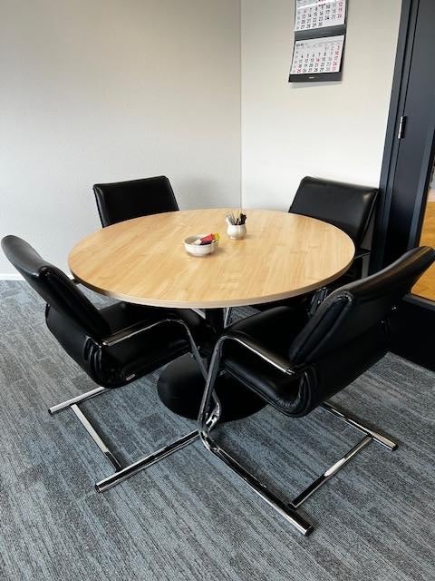 Comforto vergaderstoelen zwart leer 4 stuks office kantoor, Zwart, Ophalen of Verzenden, Zo goed als nieuw, Bureaustoel