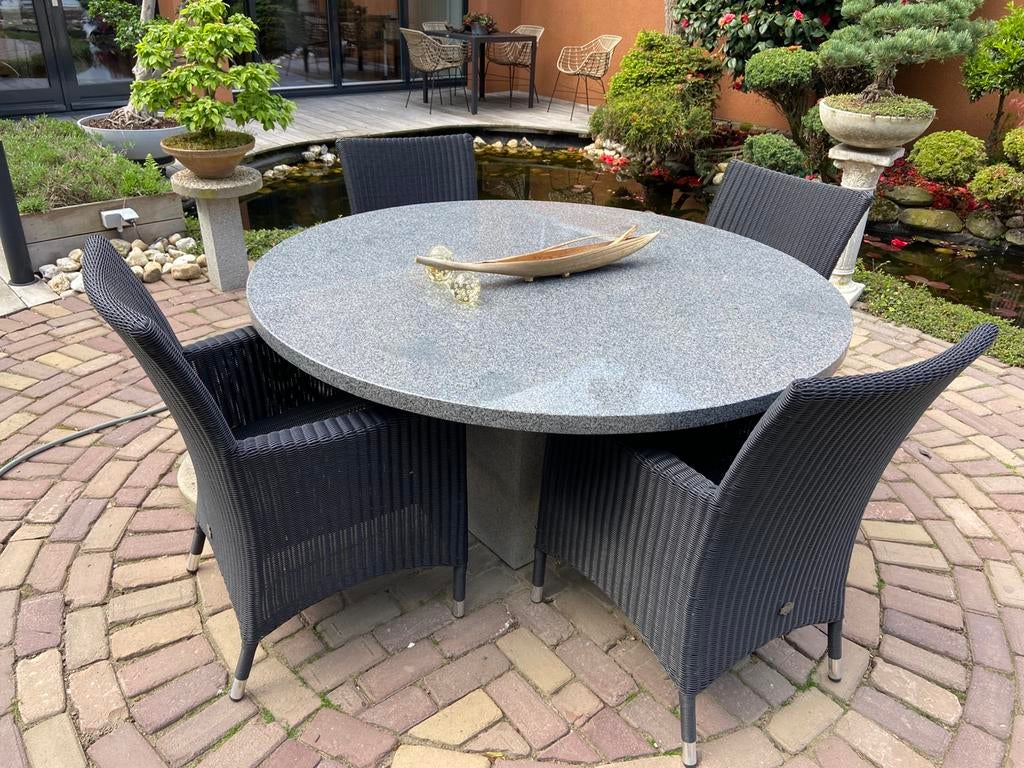 Granieten ronde tafel met hardstenen sokkel, Ophalen of Verzenden, Zo goed als nieuw, Rond, Overige materialen