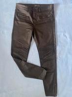Nieuwe leuke leatherlook Jeans broek maat 42 Stradivarius, Ophalen of Verzenden, Nieuw, Zwart, W30 - W32 (confectie 38/40)