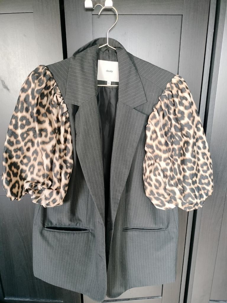 Shoeby blazer met pofmouwen in panterprint - Maat M/L, Kleding | Dames, Jasjes, Kostuums en Pakken, Overige kleuren, Maat 42/44 (L)