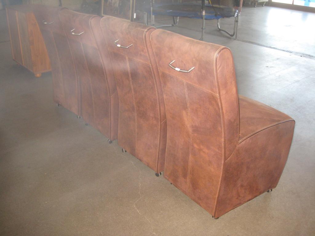 4 Lederlook eetstoelen op wieltjes, Niet ingevuld, Gebruikt, Niet ingevuld, Niet ingevuld