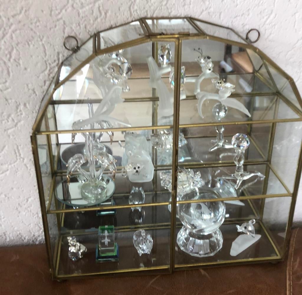 Vitrinekastje met 12 glazen kristallen beeldjes, Ophalen of Verzenden, Zo goed als nieuw, Figuurtje