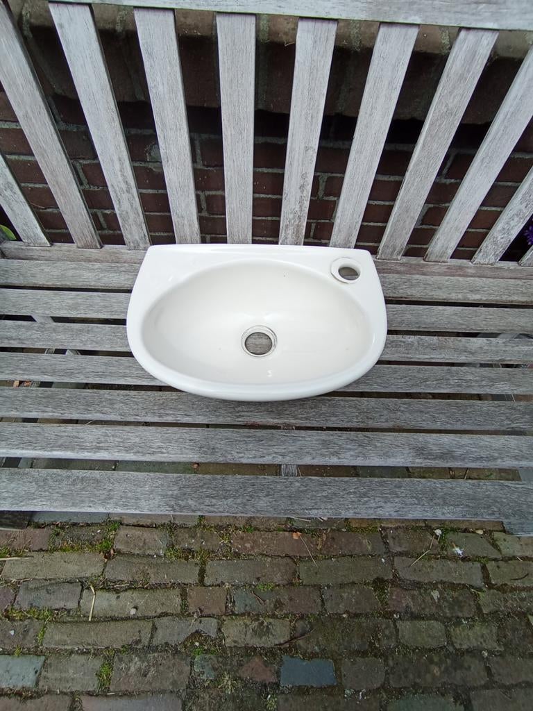 Compacte witte wastafel voor toilet of kleine badkamer, Ophalen, Gebruikt, Wastafel