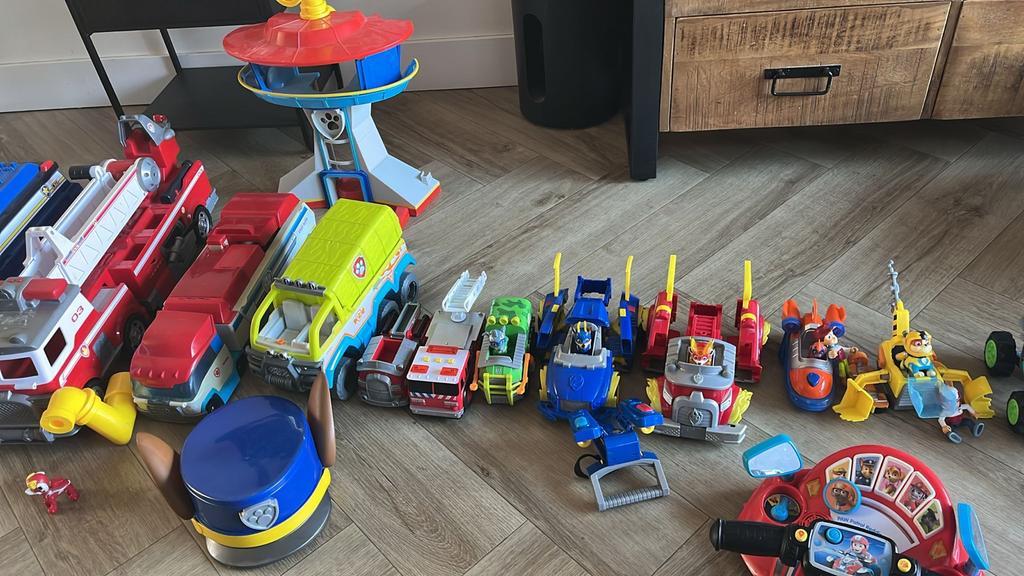 Grote partij Paw Patrol speelgoed met uitkijktoren en voertu, Ophalen of Verzenden, Gebruikt, Jongen of Meisje