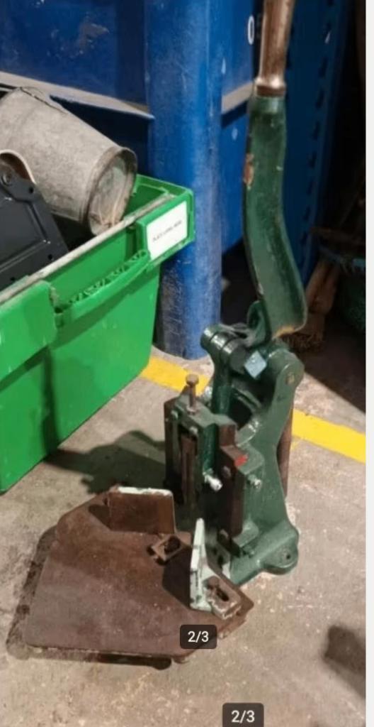 Hoeksnijder/ handpers, Antiek en Kunst, Antiek | Gereedschap en Instrumenten, Ophalen