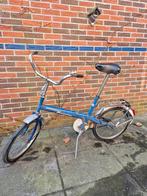 Oude vouwfiets, zadel vastgelast, Ophalen