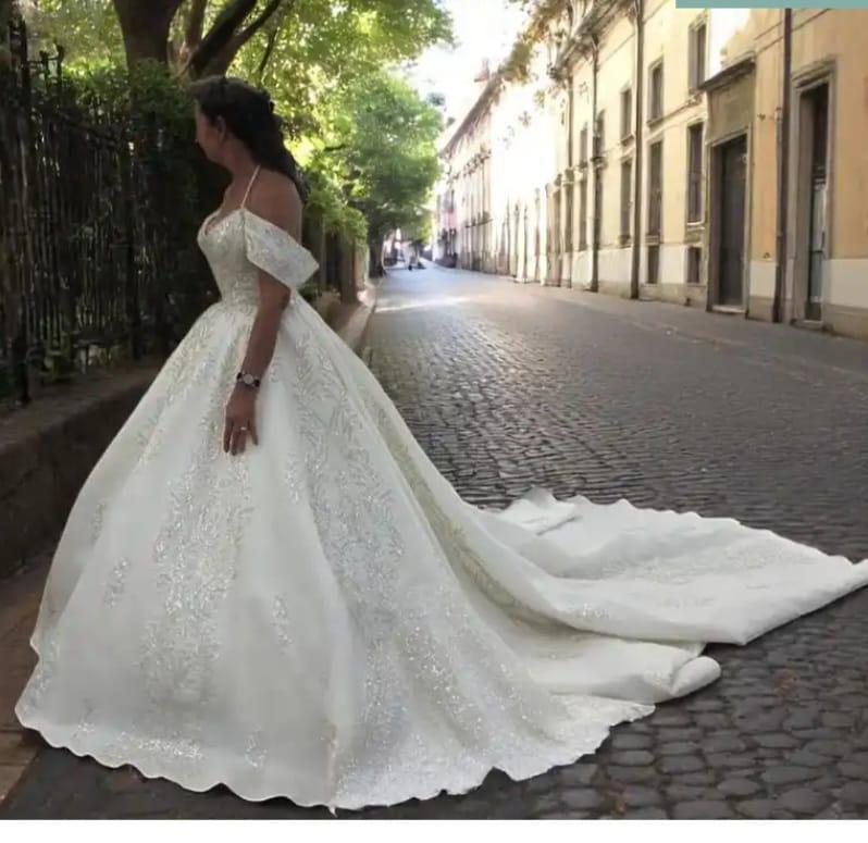 Mooie Sissi bruidsjurk nu € 500,—en evt pak bruidegom, Ophalen, Zo goed als nieuw, Wit, Trouwjurk