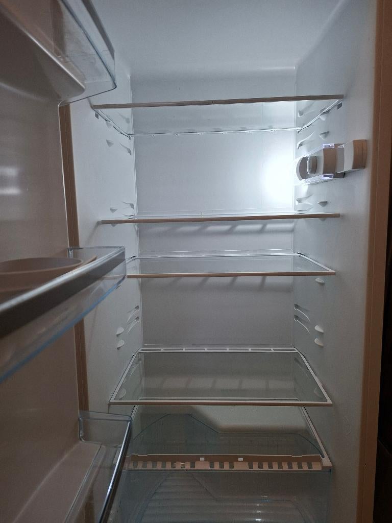 Bosch inbouw koelkast, Witgoed en Apparatuur, Koelkasten en IJskasten, Gebruikt, Zonder vriesvak, 200 liter of meer, 120 tot 140 cm