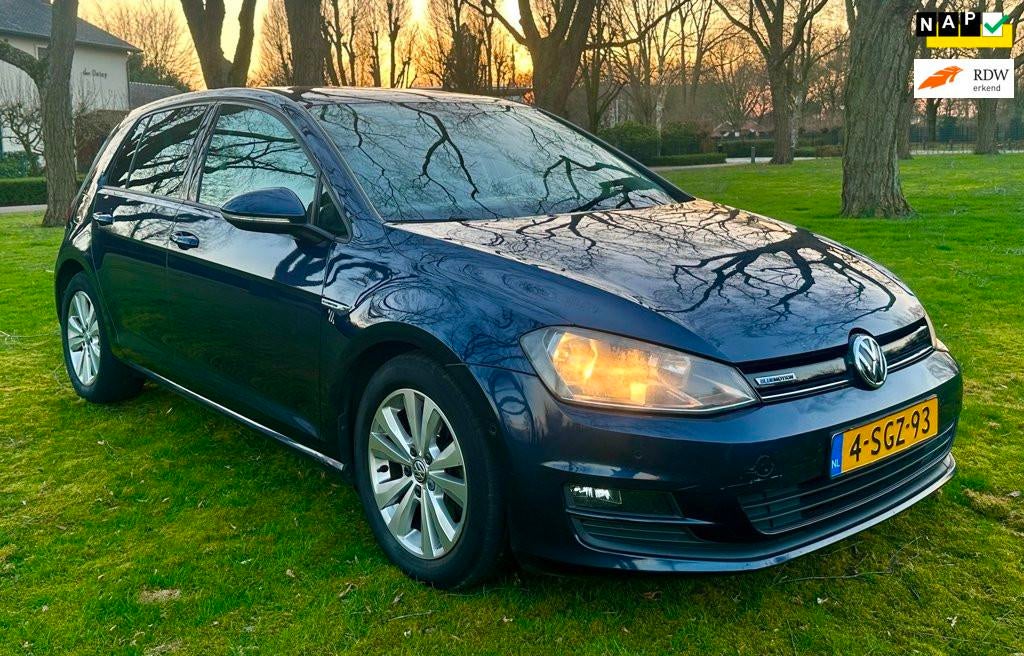 Volkswagen Golf 1.6 TDI Highline BlueMotion | PDC | Navi | P, Auto's, Volkswagen, Voorwielaandrijving, Euro 5, Stof, Gebruikt