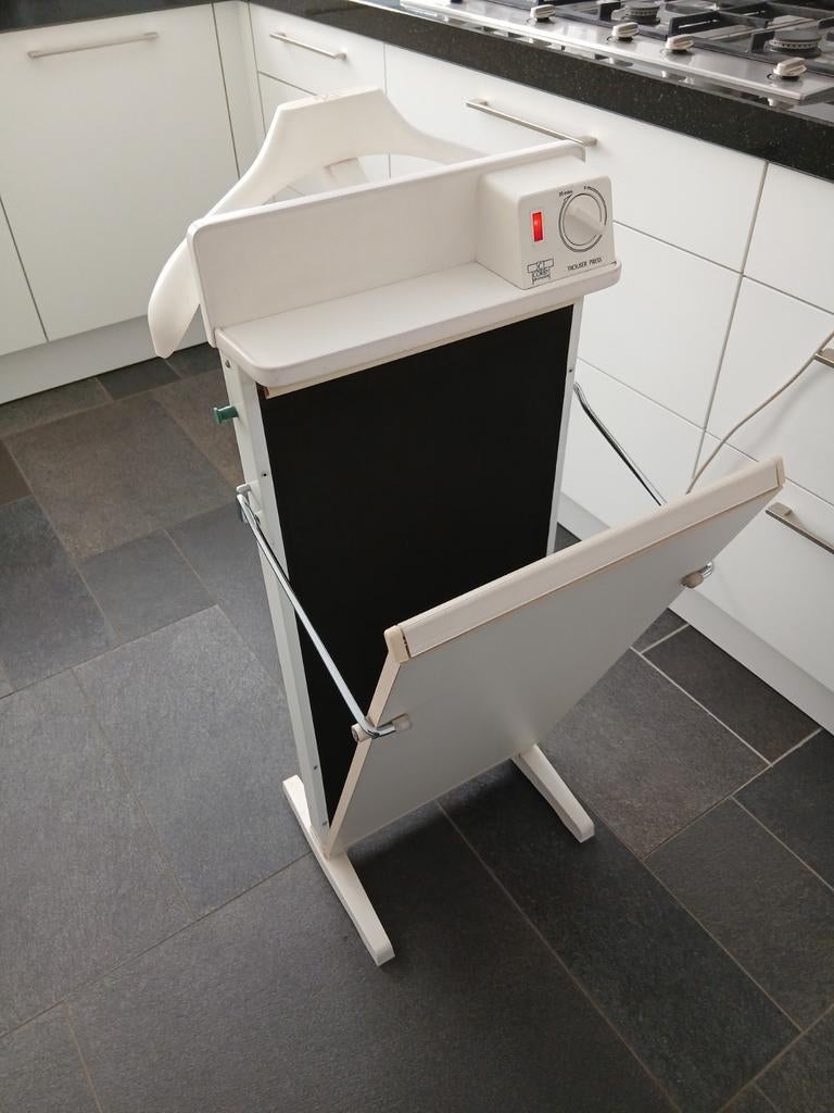 GRATIS  Witte Corby broekenpers - electrisch, Ophalen, Nieuw, Vrijstaand, Minder dan 60 cm