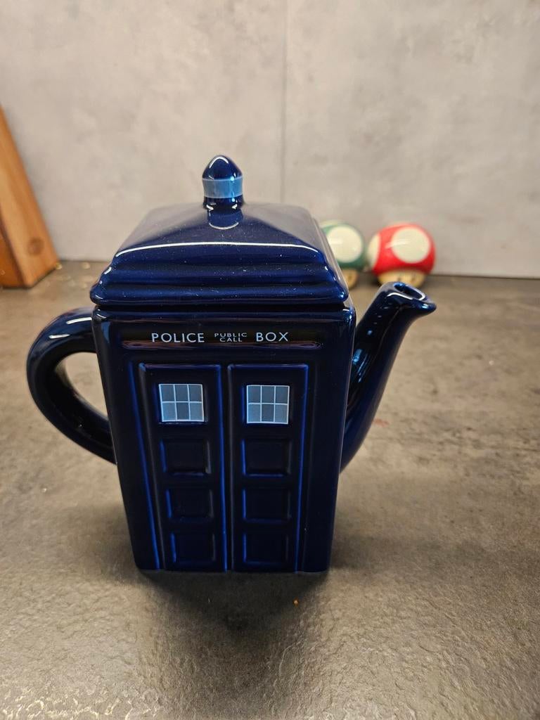 Theepot doctor who tardis, Ophalen of Verzenden, Gebruikt, Tv, Gebruiksvoorwerp