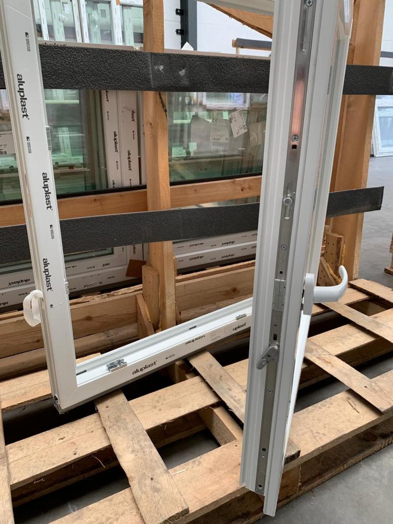 Kunststof Kozijn 100 x 100 draaikiep ANTRACIET uit voorraad!, Doe-het-zelf en Verbouw, Kozijnen en Schuifpuien, Kunststof, Raamkozijn