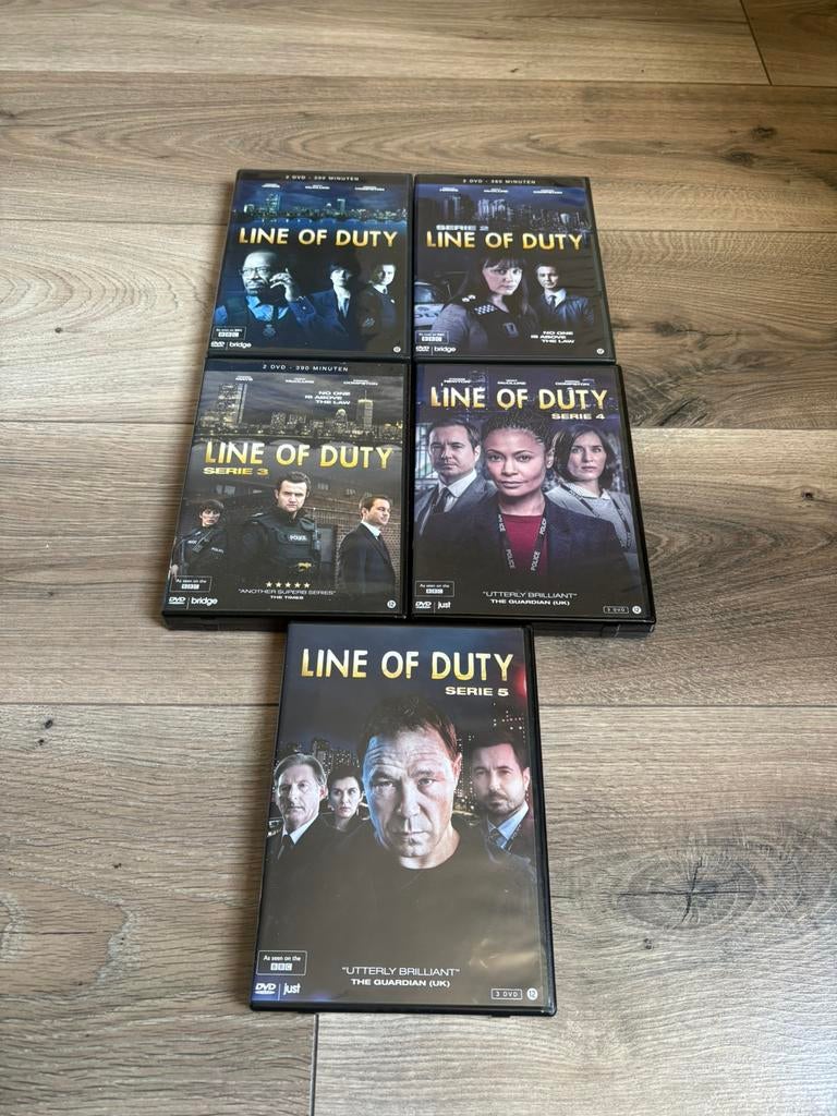 Line of Duty seizoen 1,2,3,4 en 5 nederlandse uitgaven, Alle leeftijden, Ophalen of Verzenden, Zo goed als nieuw