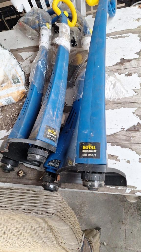 Te koop aangeboden 4 kantjesmaaiers en een motormaaier, Ophalen, Cirkelmaaier, Gebruikt, Opvangbak