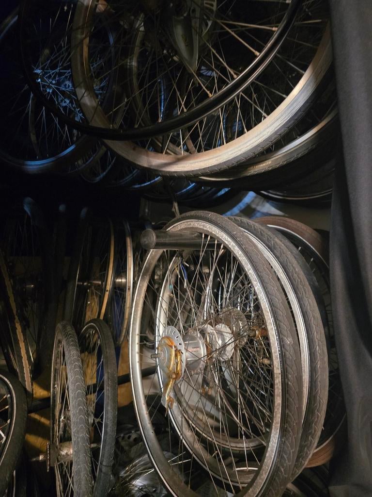 Circa 50 fietswielen voor en achter 28 inch, Ophalen, Gebruikt, Elektrische fiets, Wiel