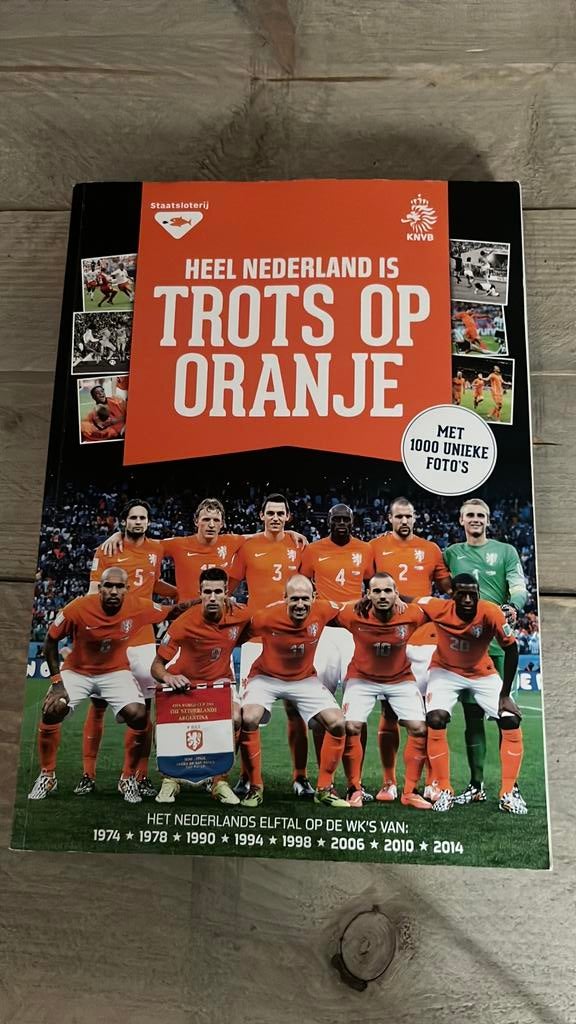 Heel Nederland is trots op Oranje boek, Ophalen of Verzenden, Zo goed als nieuw, Balsport