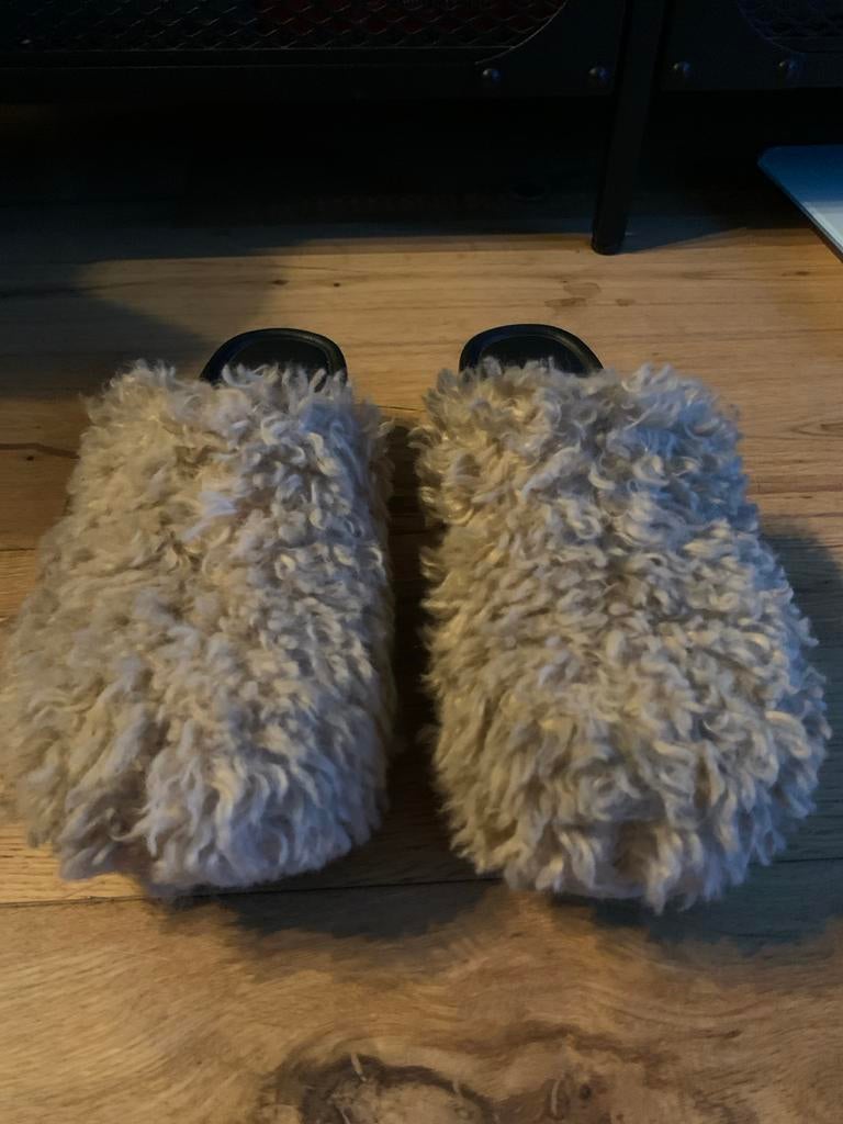 ZARA Klompen met teddy voering, Kleding | Dames, Schoenen, Beige, Ophalen of Verzenden, Pantoffels of Sloffen, Gedragen