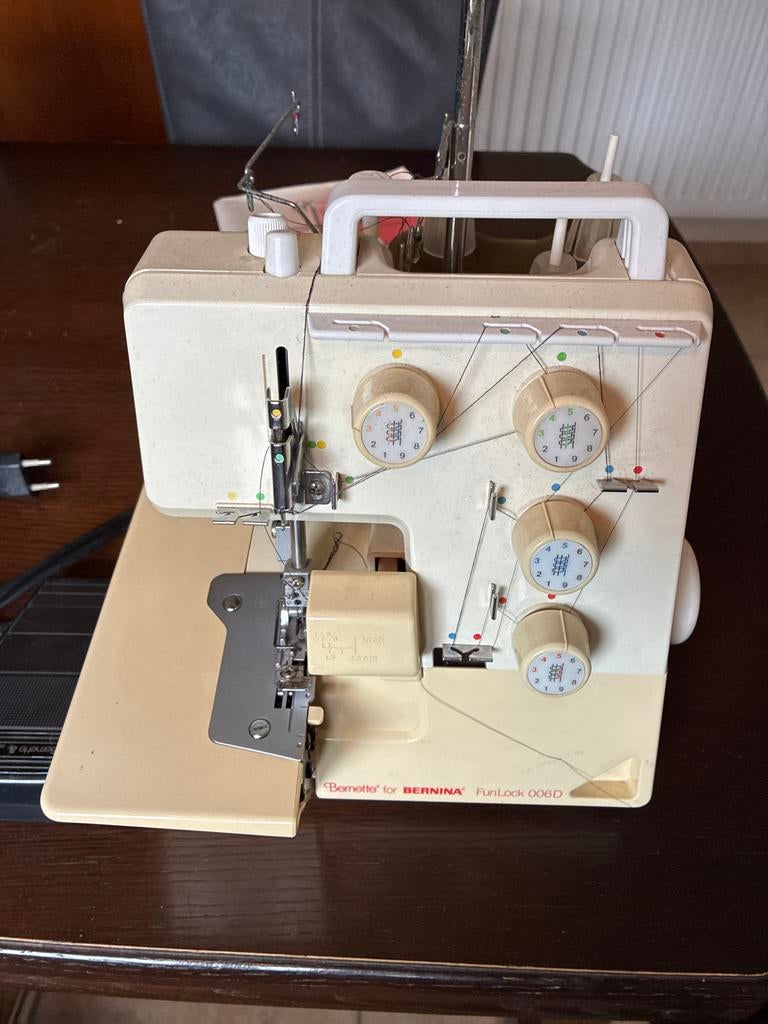 Bernina Funlock 006D Lockmachine, Hobby en Vrije tijd, Naaimachines en Toebehoren, Gebruikt, Lockmachine, Bernina, Ophalen of Verzenden