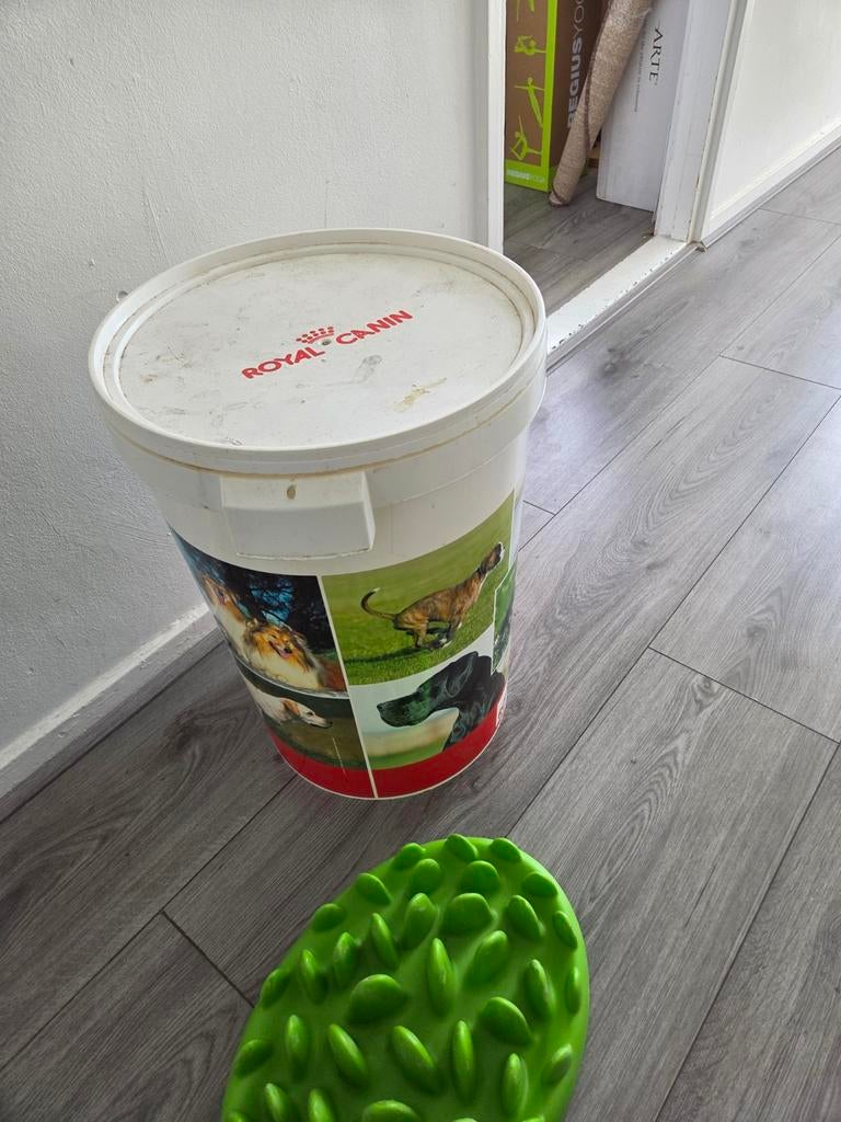 Royal Canin hondenvoer opslag emmer, Dieren en Toebehoren, Ophalen, Hond