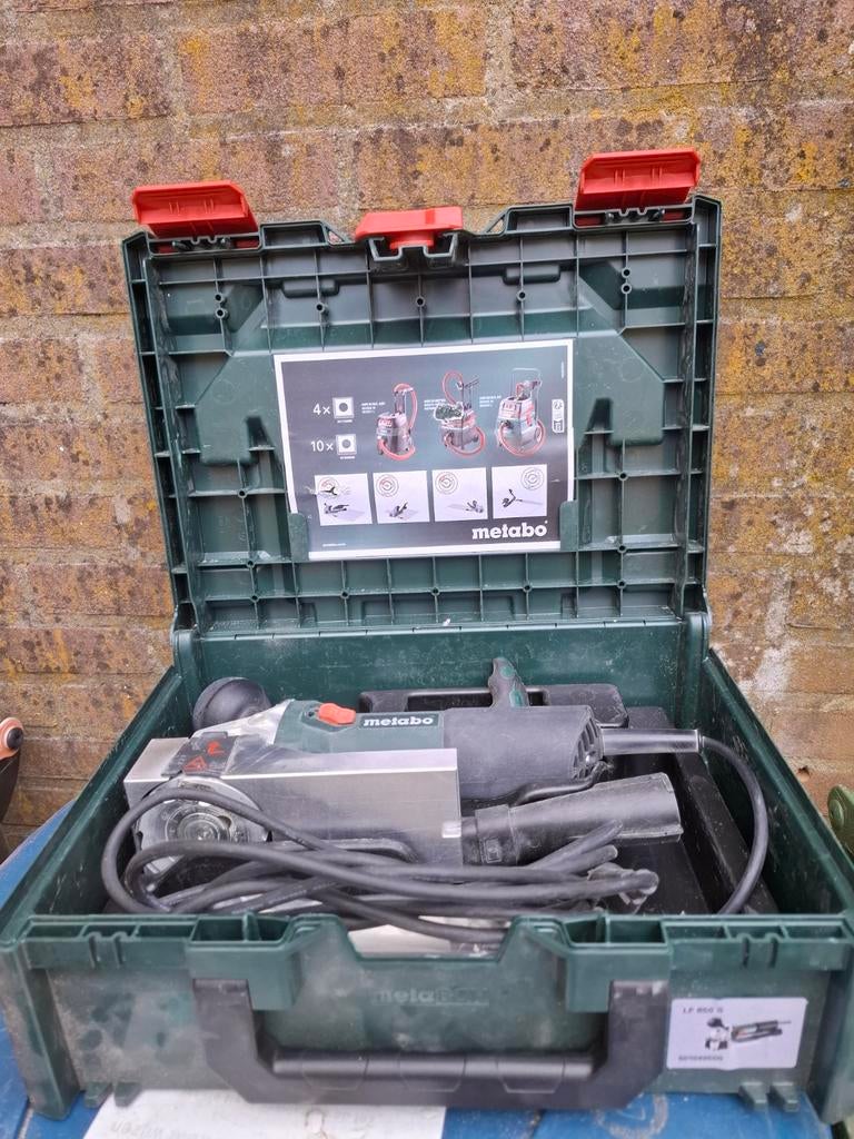 Metabo LF850S Lakfreesmachine incl. 8 nieuwe freesbeitels, Ophalen of Verzenden, Nieuw, Elektrisch