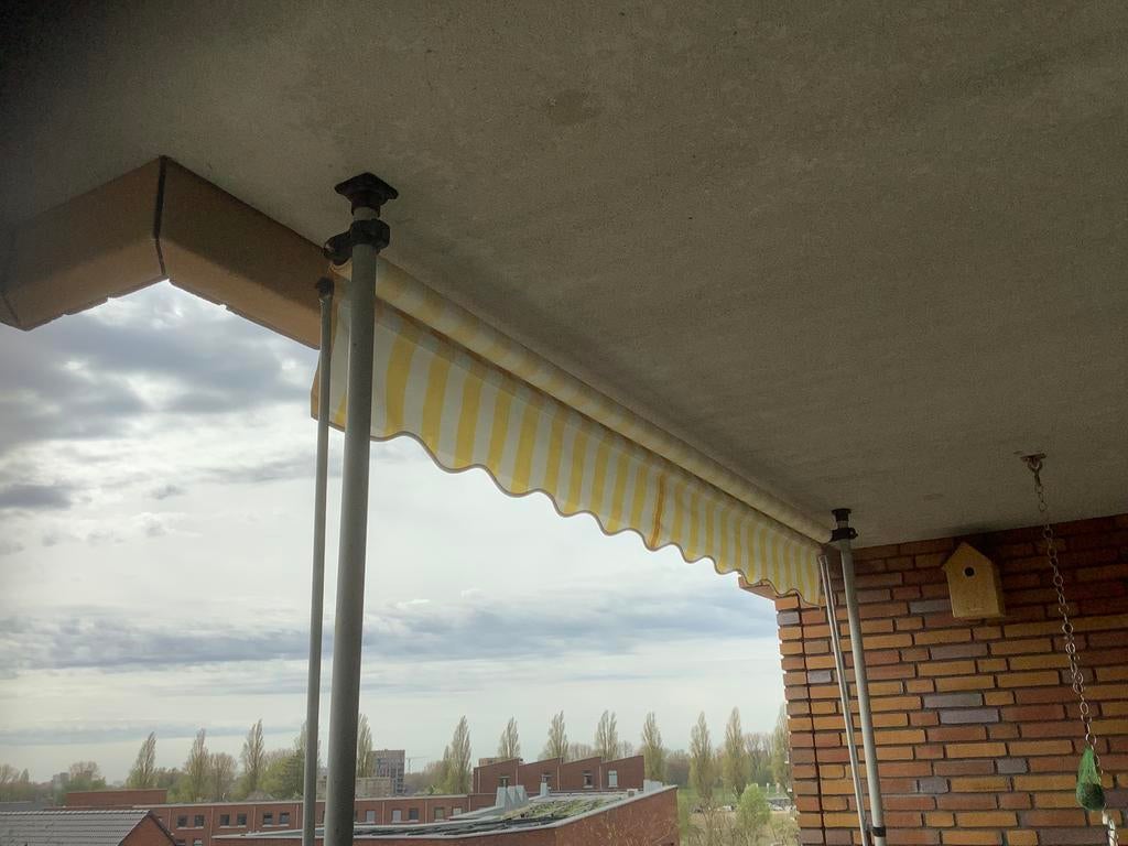 Klem zonnescherm 250 cm geel wit, Tuin en Terras, Ophalen of Verzenden, Nieuw, 250 cm tot 450 cm, Uitvalscherm