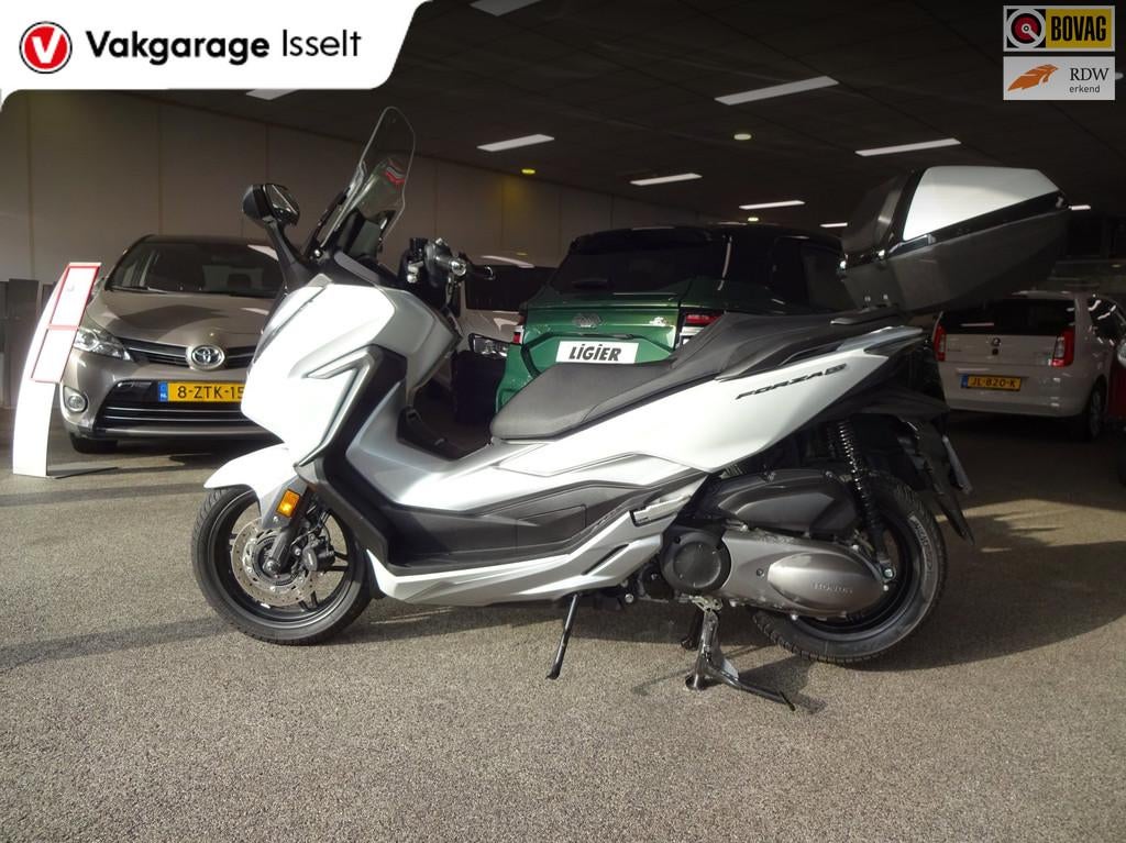 Honda Scooter Forza 300 ABS slechts 4400 KM, Motoren, Motoren | Honda, Scooter, 279 cc, 12 t/m 35 kW, Traction Control