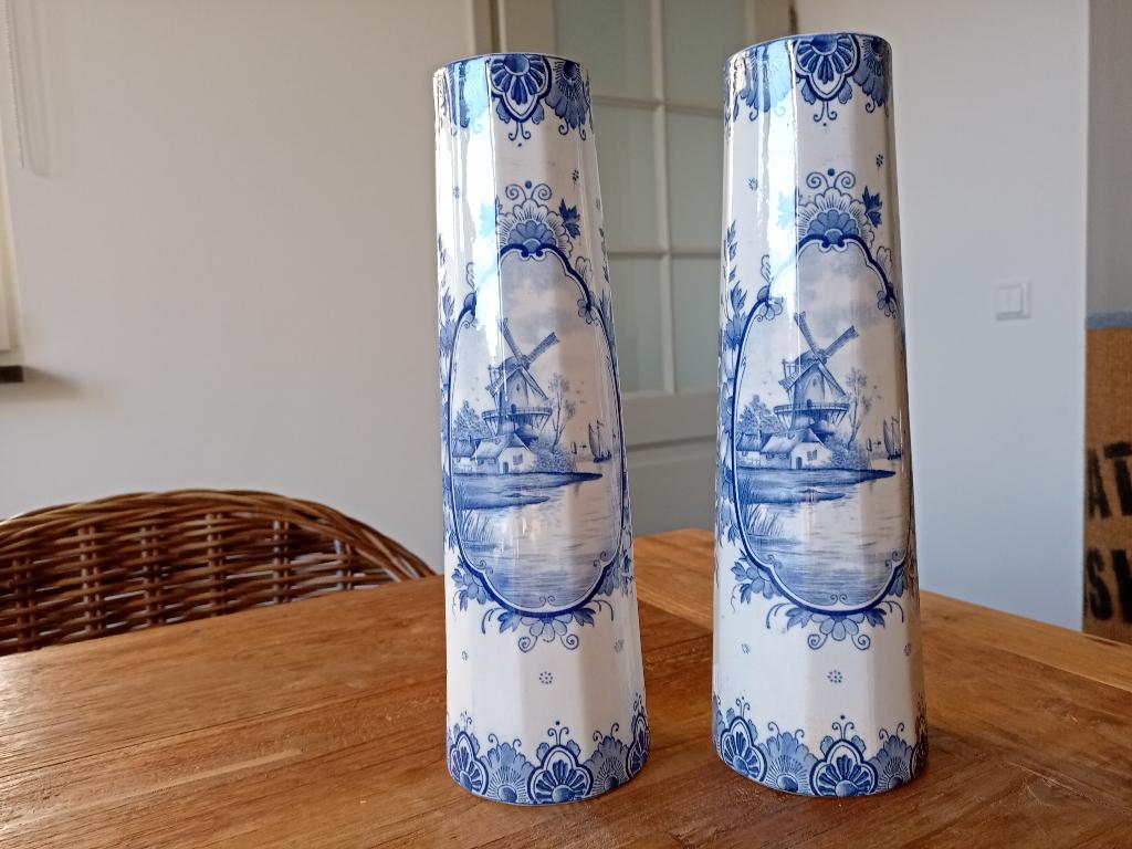 2x 10-kantige hoge vazen keramiek blauw/wit Delft, Antiek en Kunst, Ophalen of Verzenden