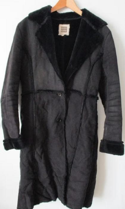 City Life lammy look mantel, vegan, maat M, City Life, Zo goed als nieuw, Stichting Angel's Choice, Angelschoice@gmail.com