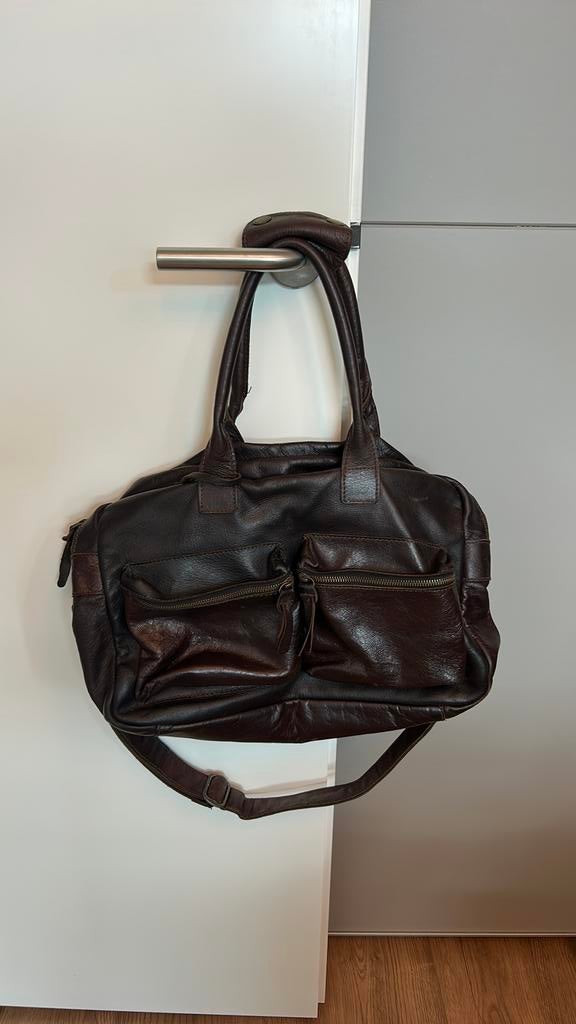 Donkere bruine tas merk cowboysbag, 40 tot 60 cm, 20 tot 30 cm, Bruin, Minder dan 35 cm