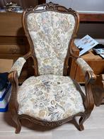 Antieke fauteuil met bloemenpatroon, Ophalen
