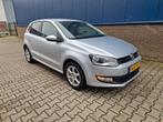 Volkswagen Polo 1.4 16V FSI 63KW 2010 Grijs, Auto's, Voorwielaandrijving, 970 kg, 4 cilinders, Parkeersensor