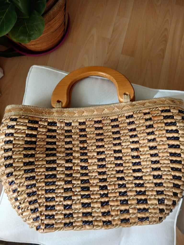 Gevlochten tas met houten handvatten, Sieraden, Tassen en Uiterlijk, Tassen | Damestassen, Ophalen of Verzenden, Zo goed als nieuw