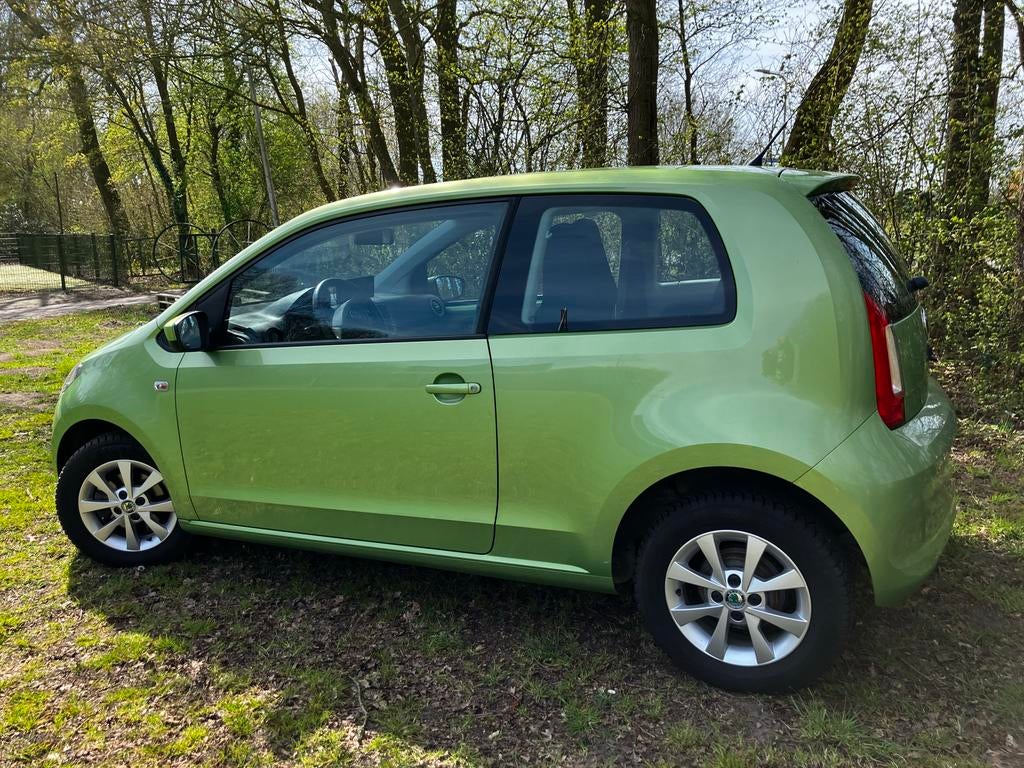 Skoda Citigo Elegance 75 pk 2012 apk 10/2027 106000 km, Voorwielaandrijving, Euro 5, Stof, Zwart