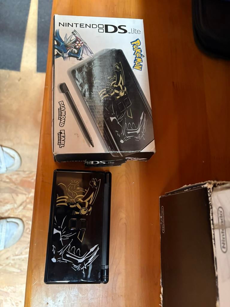 Pokemon Center exclusive Nintendo Ds Dialga & Palkia Console, Ophalen, Zo goed als nieuw, DS Lite