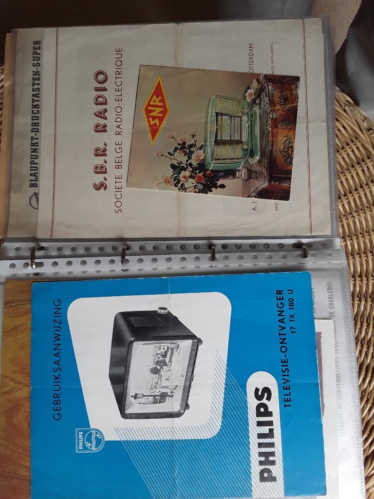 Oude radio en t.v. folders., Antiek en Kunst, Antiek | Tv's en Audio, Ophalen