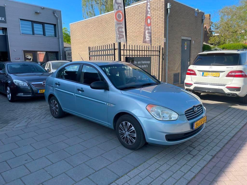 Hyundai Accent 1.4i Dynamic 2e Eigenaar! Airco NAP APK, Auto's, Voorwielaandrijving, 4 cilinders, Blauw, Origineel Nederlands
