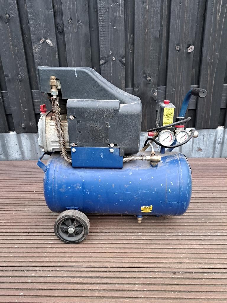 Compressor, Doe-het-zelf en Verbouw, Compressors, Minder dan 25 liter, Ophalen, Gebruikt, Minder dan 200 liter/min