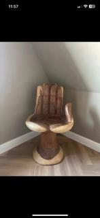 Unieke houten handstoel | 8 beschikbaar, Gebruikt, Bruin, Ophalen of Verzenden, Eén