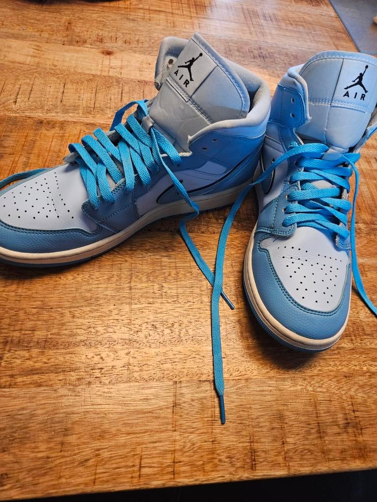 Nike Air Jordan 1 Mid Ice Blue SE (W) - Maat 44.5, Kleding | Heren, Schoenen, Ophalen of Verzenden