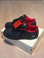 Nike SB Dunk Low Pro Supreme '94, Ophalen of Verzenden, Zo goed als nieuw, Zwart, Sneakers of Gympen