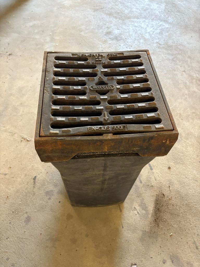 Wavin Afvoerput met gietijzeren rooster, Ophalen, Gebruikt, Minder dan 2 meter, 40 tot 60 mm