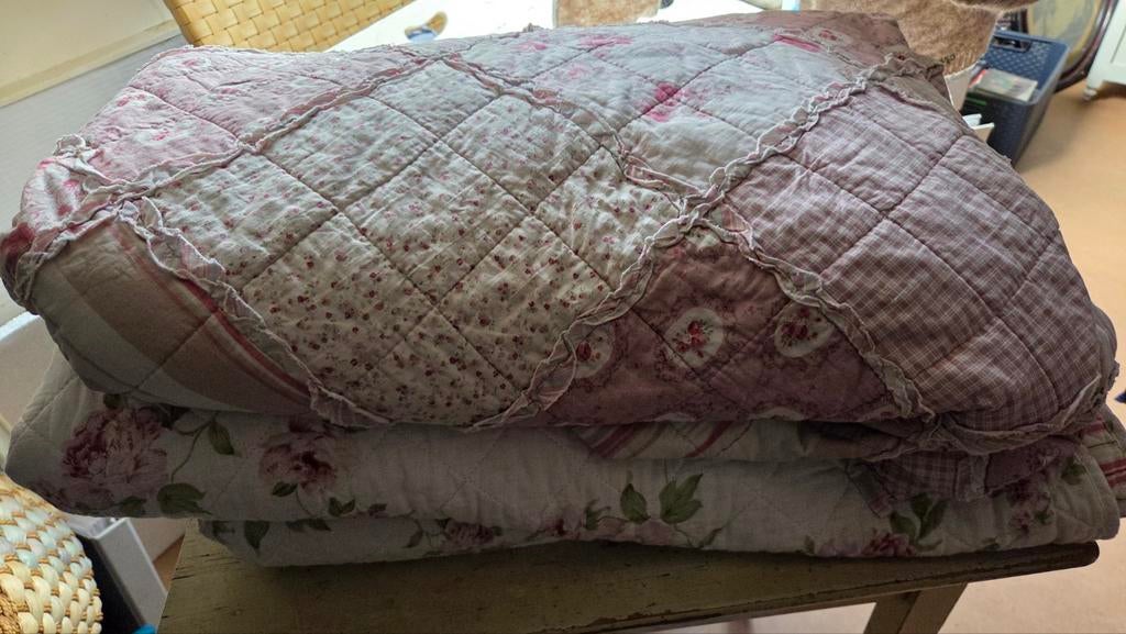 Zacht roze quilt of sprei van Riviera Maison met roosjes, Ophalen of Verzenden