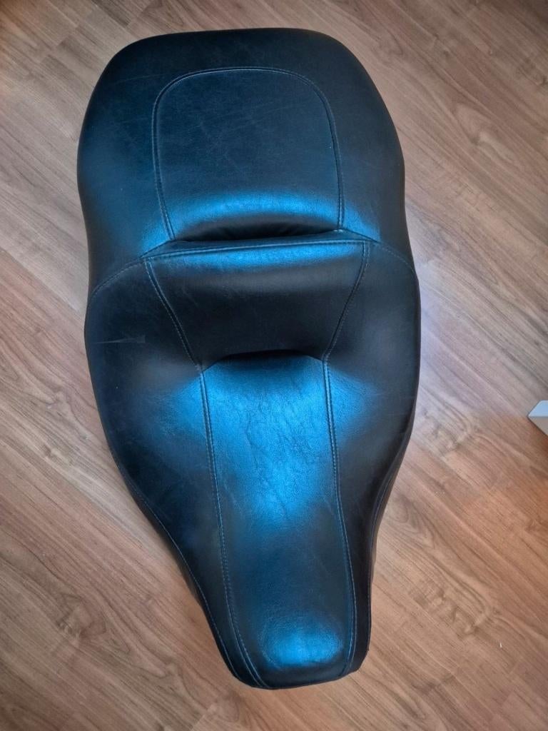 Origineel Harley-Davidson Touring zadel  (2008–2013), Motoren, Onderdelen | Harley-Davidson, Ophalen of Verzenden, Gebruikt