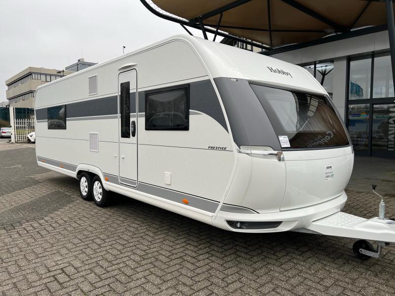 Twee wkn gebruikte Caravan Hobby 720 WQC Prestige jaar 2025, Rondzit, Hobby, 7 tot 8 meter, Kachel