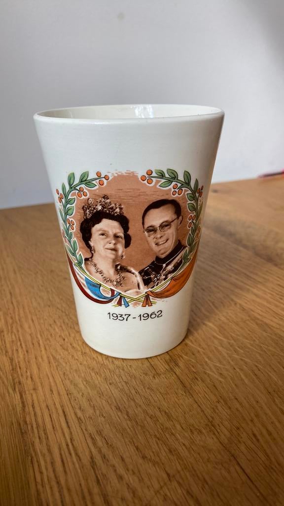 Herinneringsmok Juliana & Bernhard, Ophalen of Verzenden, Gebruikt, Nederland, Servies